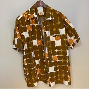 Hawaiian casual short sleeve button down shirt